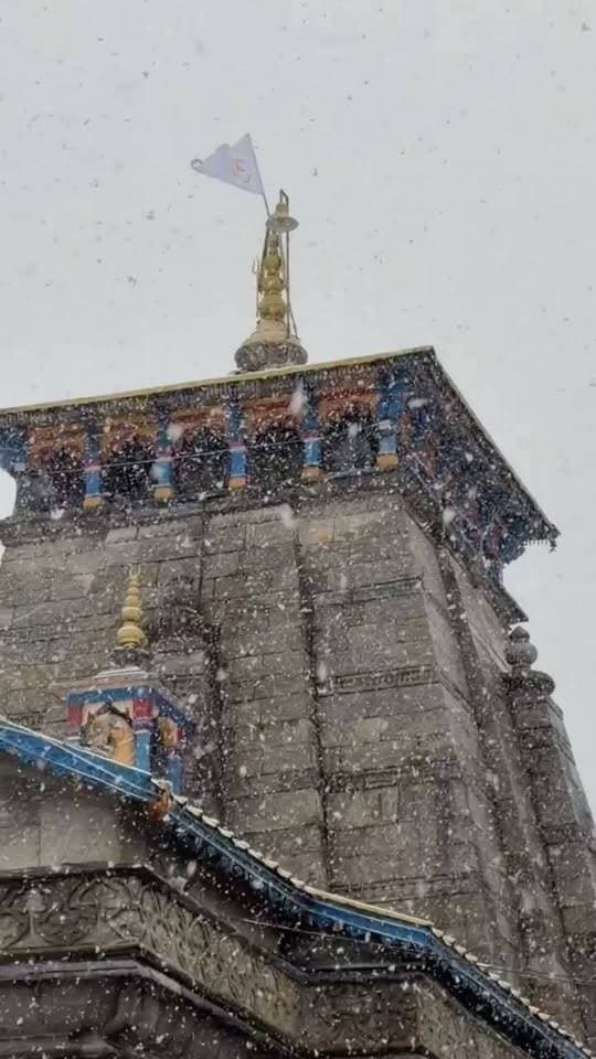 केदारनाथ जी मै बर्फबारी के चलते टेंपरेचर पहुंचा -15 तक बर्फबारी का दृश्य आज यानी 29 अक्टूबर के सुबह 10:00 बजे का है..
Rudraprayag123 Kedarnath Helicopter Tickets Numero Uno Rudrapur The Following