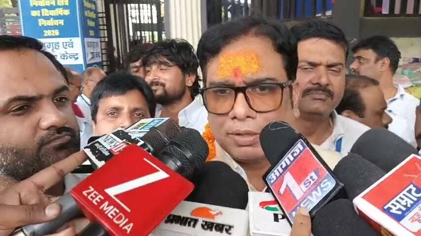 डॉ संजीव कुमार जीत हासिल की।
MLC चुनाव जीतने के बाद डॉ संजीव ने सम्राट सरकार को दिया बड़ा मैसेज