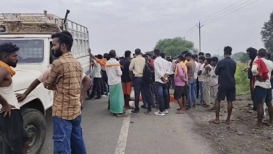 बालू लदे बेलगाम ट्रैक्टर ने बाइक सवार को रौंदा, मौके पर मौत
जगदीशपुर में आरा-मोहनिया एनएच-319 पर हादसा
