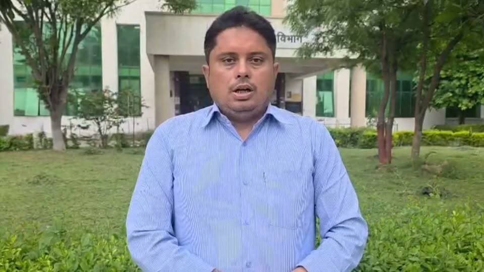 Banda roundup की खबर का असर, जिलाधिकारी ने मेडिकल कालेज की खबरों का लिया संज्ञान, तमाम अनियमितताओं की प्रारम्भ हुयी जाँच, डाक्टरो को बाहर से दवा न लिखने का दिया गया अल्टीमेटम। जल्द जारी होंगे banda roundup के नए एपिसोड, जिम्मेदारो के चेहरों से हटाया जाएगा नकाब।
#banda #bandaroundup #bandanews #ranidurgavatimedicalcollage
Banda Roundup