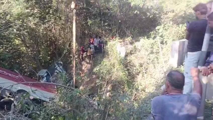बिलासपुर सदर: किरतपुर-मनाली फोरलेन पर बस गहरी खाई में गिरी, 4 की मौत