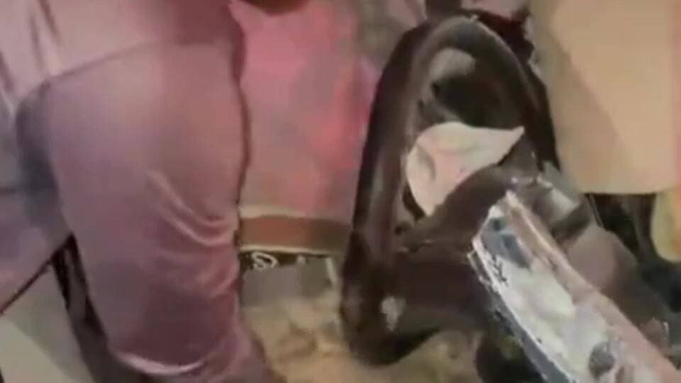 गुरुग्राम: गुरुग्राम में टूरिस्ट बस से स्विफ्ट कार की टक्कर, 3 की मौत, 2 बच्चे घायल