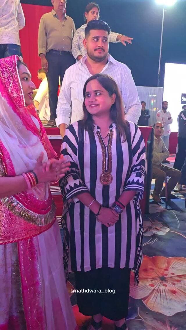 श्रीजी क्लब के लिए क्या कुछ कहा गेस्ट ने? 🎤✨
आइए जानते हैं Nathdwara Blog और My Nathdwara के साथ खास बातचीत में, श्रीजी क्लब के भव्य गरबा रास महोत्सव 2026 को लेकर की खास बातें।
📍 नाथद्वारा | विशेष बातचीत
#ShrijiClub #GarbaRaas2026 #NathdwaraBlog #MyNathdwara #Nathdwara