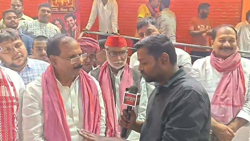 बीजेपी प्रत्याशी ने हार स्वीकार किया, सपा के आशुतोष सिन्हा का बढ़त बरकार ....