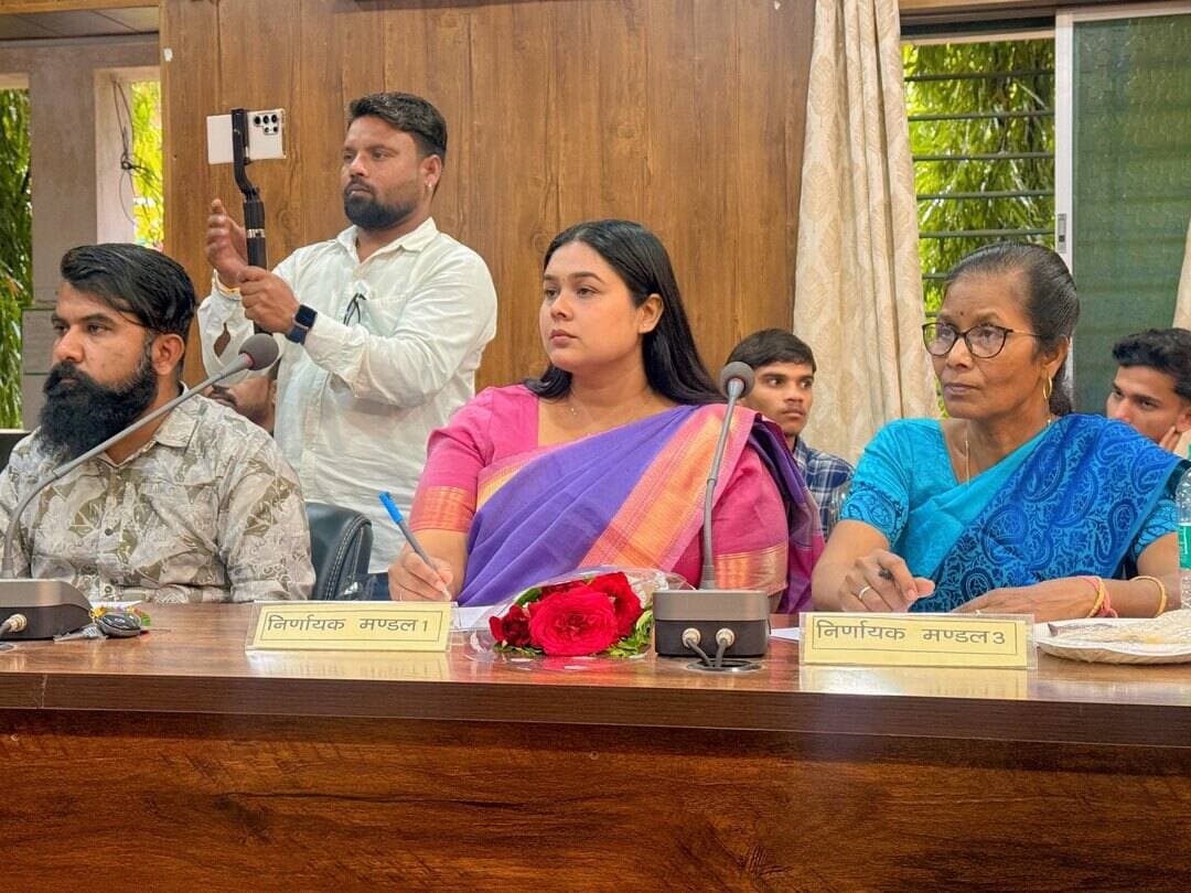 🇮🇳 विकसित भारत युवा संसद 2026 🇮🇳
आज MY Bharat के तत्वावधान में आयोजित जिला स्तरीय युवा संसद भाषण प्रतियोगिता में निर्णायक के रूप में सहभागिता करने का अवसर मिला।
प्रतियोगिता में जिले के तीन प्रतिभागियों का चयन प्रदेश स्तर के लिए किया गया। सभी चयनित प्रतिभागियों को हार्दिक बधाई एवं आगामी प्रतियोगिता के लिए शुभकामनाएँ। 🌸