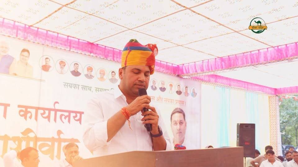 महेंद्र मुवाल के समर्थन में आए भाजपा के दिग्गज नेता, कॉंग्रेस की बढ़ेंगी मुश्किलें?
#SikarSandesh #PanchayatChunav #RajasthanNews