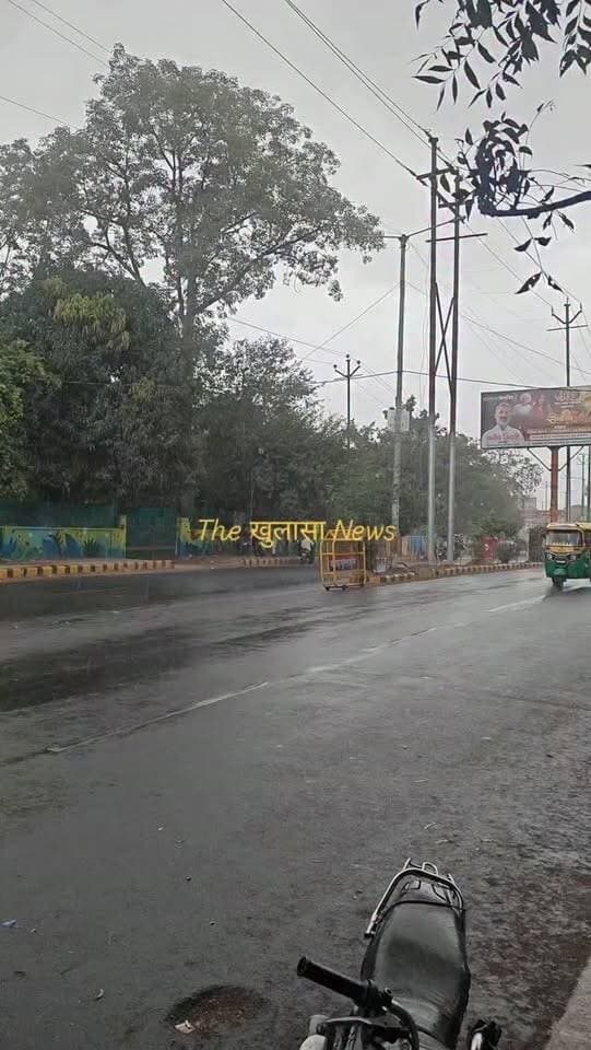 झांसी में बारिश, मौसम ने लिया करवट, रात में बढ़ सकती है सर्दी