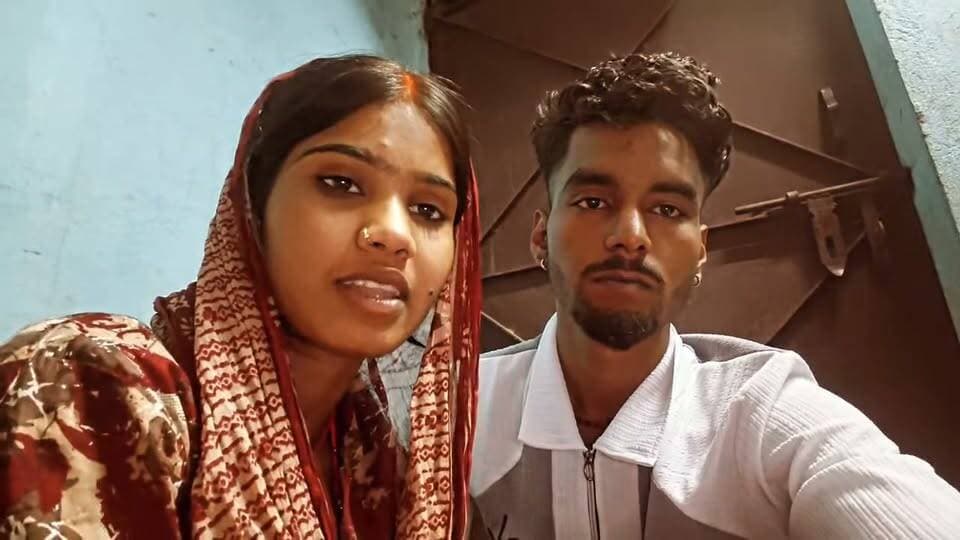 बिहार में लड़के नहीं लड़की लड़कों भागा रही है