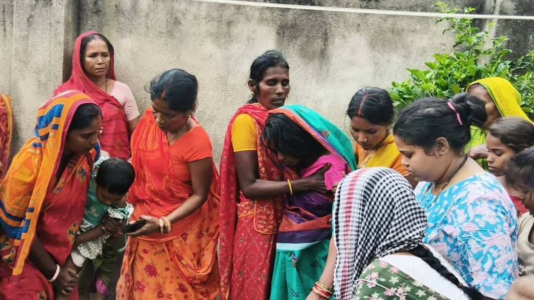 तमिलनाडु में सहरसा के मजदूर की संदिग्ध मौत, गर्भवती पत्नी और मासूम बच्चों पर टूटा दुखों का पहाड़.......see more