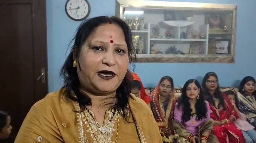 करवा चौथ व्रत और पूजन की जानकारी देती