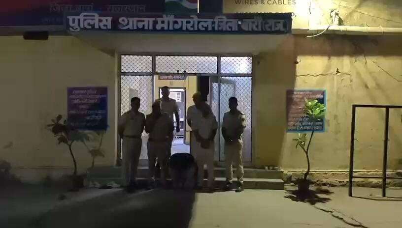 #बारां जिले के मांगरोल में पुरानी रंजिश को लेकर बुजुर्ग की कुल्हाड़ी से वार कर एक युवक ने की हत्या, पुलिस ने आरोपी को क्या डिटेन, मामले की जांच में जुटी पुलिस।।
#baran #baranpolice #baransp #mangrollpolice