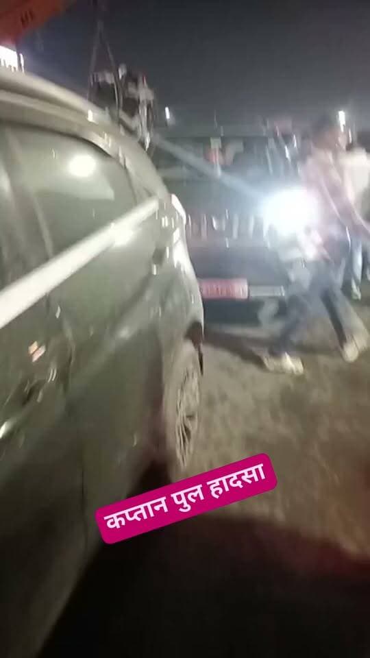पूर्णिया ,कप्तान पुल के पास रेलिंग तोड़ कर नदी में गिरी फार्च्यून गाड़ी को निकाला बाहर