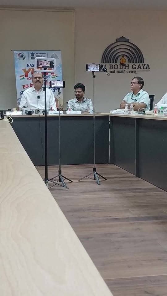 IIM बोधगया से सीधा LIVE
IIM बोधगया में आयोजित क्षेत्रीय मीडिया कार्यशाला से सीधा प्रसारण!
मंच पर इस समय 'स्वस्थ युवा, नशा मुक्त भारत' विषय पर विशेषज्ञों एवं डॉक्टरों का मार्गदर्शन जारी है। कुछ ही क्षणों में IG विकास वैभव (IPS) अपने विचार साझा करेंगे और युवाओं को नशा मुक्ति का संदेश देंगे।
🔗 लाइव देखें, शेयर करें और इस मुहिम से जुड़ें!
#bdbiharjharkhand
#IIMBodhGaya #IGVikasVaibhav #Live #NashaMuktBharat