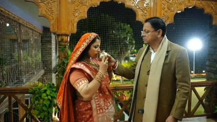 मुख्यमंत्री पुष्कर सिंह धामी ने पत्नी गीता धामी संग मनाया करवाचौथ,प्रदेशवासियों को दी शुभकामनाएं