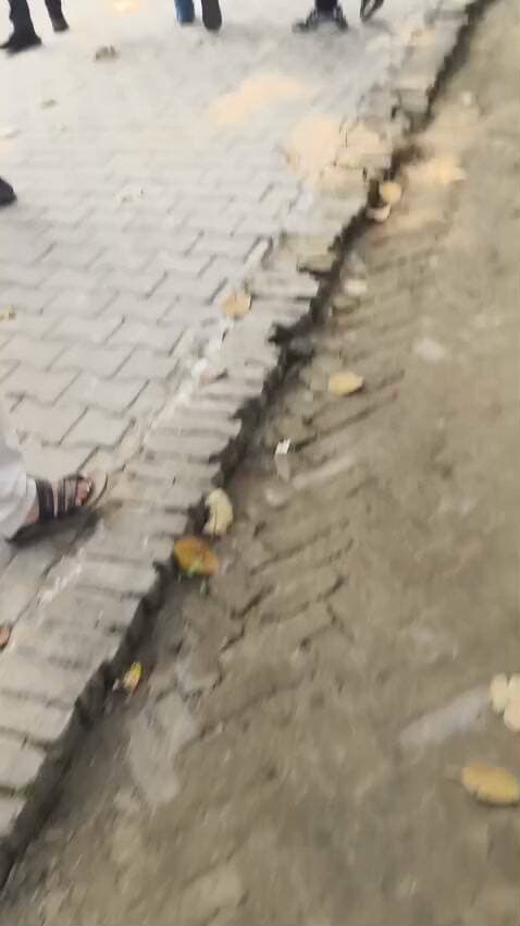 कौशांबी- MLC चुनाव में पत्रकारों को कवरेज से रोकने का आरोप। मतदान की कवरेज कर रहे पत्रकारों को SDM ने रोका। मंझनपुर SDM राजकुमार मौर्य के रवैये पर पत्रकारों में नाराजगी। कवरेज कर रहे पत्रकारों और SDM के बीच हुई तीखी बहस। मंझनपुर तहसील के सरसवां ब्लॉक का मामला।
@ECISVEEP #indrajeetsaroj #BreakingNews #SamajwadiParty #AIVideo #viralvideo #AkhileshYadav #PoliticalNews #UttarPradesh #Kaushambi
