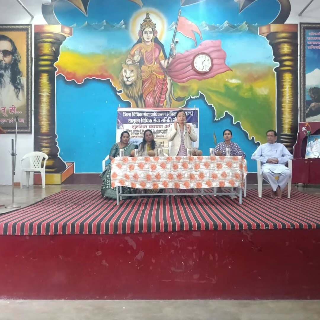 बेटी बचाओ बेटी पढ़ाओ अभियान के तहत विद्यार्थियों को दी गई बाल अधिकारों एवं सुरक्षा कानूनों की जानकारी
सरस्वती शिशु मंदिर अंबिकापुर में ‘सुरक्षित बचपन’ जागरूकता कार्यक्रम आयोजित, 250 प्रतिभागी हुए शामिल
पॉक्सो अधिनियम, साइबर सुरक्षा, बाल विवाह रोकथाम और चाइल्ड हेल्पलाइन के प्रति विद्यार्थियों को किया गया जागरूक
#बेटी_बचाओ_बेटी_पढ़ाओ #बाल_अधिकार #Surguja
@chhattisgarhcmo
@dpr.chhattisgarh