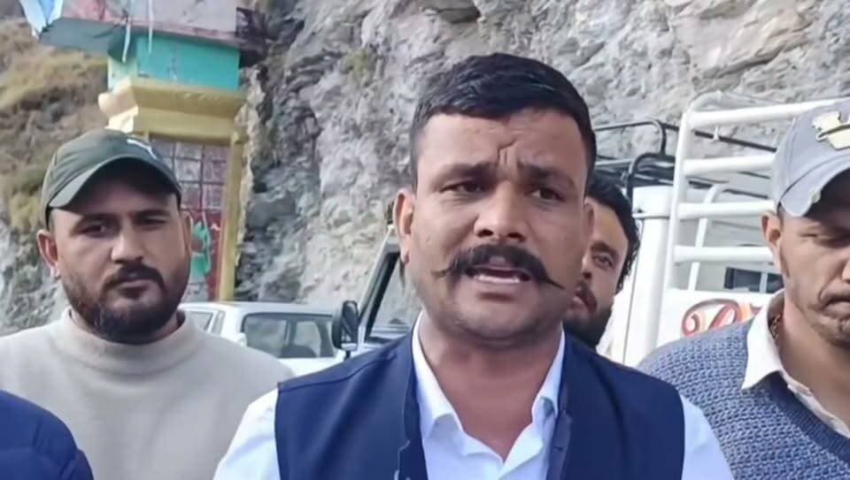 रुद्र सेना के संस्थापक राकेश उत्तराखंडी ने कहा मुझे हिमाचल आने से रोकने वाले ये कौन होते है हिमाचल से हमारा रोटी बेटी का रिश्ता