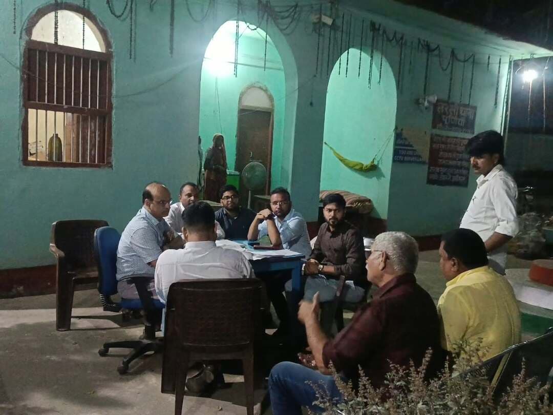 समाहरणालय पूर्णिया,
जनसंपर्क कार्यालय,
प्रेस विज्ञप्ति:-1741,
दिनांक 29102026,
==================
बनमनखी क्षेत्र के भू-अर्जन (Land Acquisition) विवाद के निष्पादन के दृष्टिगत अपर समाहर्ता राजस्व श्री मुकेश कुमार मुकुल की अध्यक्षता में बैठक आहूत की गई।कोसी प्रोजेक्ट भूमि स्वामित्व से संबंधित भू-अर्जन विवाद के निवारण हेतु गुरुवार को सरसी थाना, बनमनखी में एनएच (NH), सिंचाई विभाग, एसडीएम/एसडीओ (SDO), जिला भू-अर्जन पदाधिकारी (DLAO) एवं अंचलाधिकारी (CO) के साथ बैठक किया गया। कोसी प्रोजेक्ट की जमीन के मालिकाना हक से जुड़े विवाद को सुलझाने के लिए सरसी थाना (बनमनखी) में NH, सिंचाई विभाग, SDO, DLAO और CO के साथ बैठक किया गया।
#cmsamrst
#samratchoudhary
#pmmodi