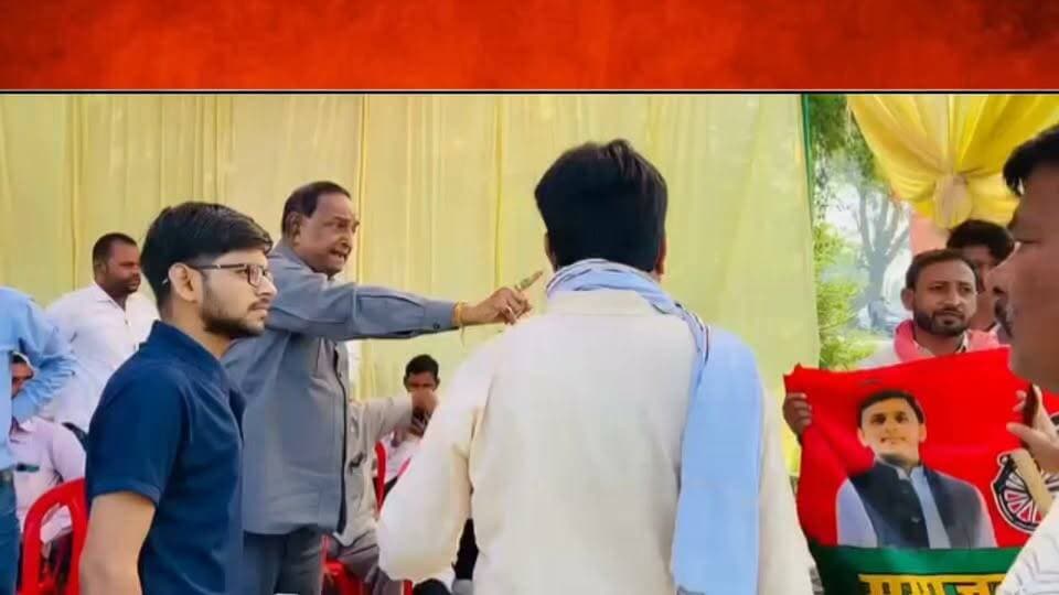 #Sitapur#पूर्व सपा विधायक राधे श्याम की जोरदार बहस, BJP नेता की पुलिस से कहासुनी, भागा दरोगा#