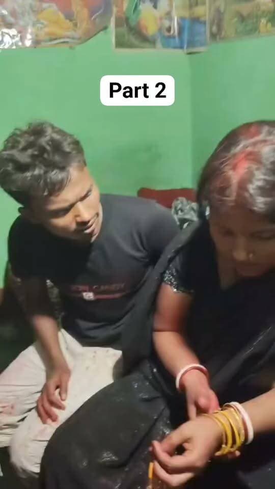 समस्तीपुर: खानपुर के मसीना गांव में जबरन शादी का आरोप! क्या लड़की की मर्जी के बिना कराया गया विवाह?
🚨 समस्तीपुर, बिहार से बड़ी खबर!
समस्तीपुर जिले के खानपुर प्रखंड अंतर्गत मसीना गांव से एक कथित जबरन शादी का मामला सामने आया है। मिली जानकारी के अनुसार, युवक और युवती को कथित तौर पर आपत्तिजनक स्थिति में पकड़े जाने के बाद शादी कराए जाने की बात कही जा रही है। आरोप है कि युवती इस शादी के लिए तैयार नहीं थी।
आखिर इस मामले की पूरी सच्चाई क्या है? क्या शादी युवती की सहमति से हुई या उस पर दबाव बनाया गया? इन सवालों का जवाब संबंधित पक्षों और प्रशासन की पुष्टि के बाद ही स्पष्ट होगा।
📢 अपील: किसी भी निष्कर्ष पर पहुँचने से पहले पूरी जानकारी की पुष्टि करें। किसी की पहचान उजागर करने या अपुष्ट आरोप फैलाने से बचें।
📍 स्थान: मसीना गांव, खानपुर प्रखंड, समस्तीपुर, बिहार।
ऐसी ही स्थानीय खबरों के लिए हमारे पेज को फॉलो करें।
LDTV INDIA | आपकी खबर, आपकी आवाज़। Part 12