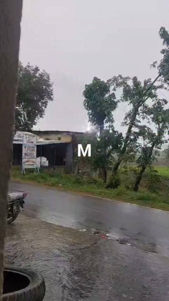नरगदा गांव के समीप 11 हजार ले बिजली के तार में लगी आग टूटा तार खेत हुआ धुंआ धुंआ