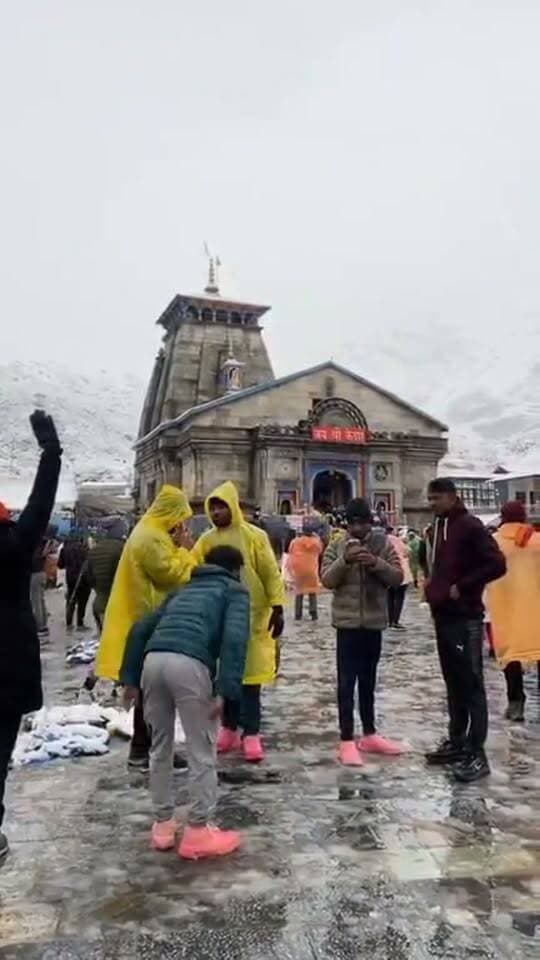 बर्फबारी के बाद केदारनाथ धाम से आज शुक्रवार के दिव्य मंगलमय दर्शन कीजिए हर हर महादेव जय श्री केदार🌹👏♥️
