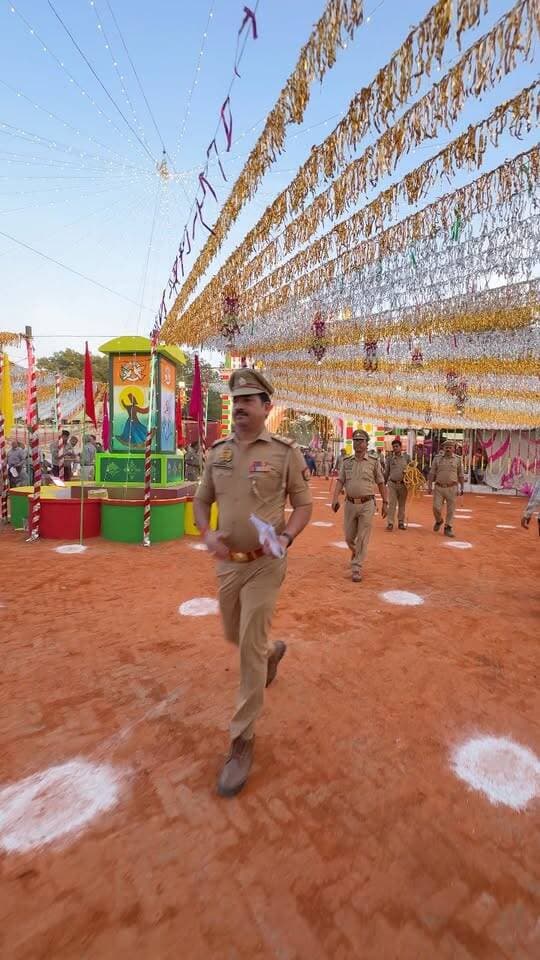 बाराबंकी के देवा मेले में सुरक्षा टाइट 👀 चप्पे-चप्पे पर पुलिस की निगरानी 🖐️
#DevaMela2026 #BarabankiPolice #Barabanki #devamela2026
