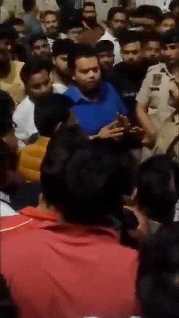 सिविल लाइंस के भाजपा विधायक गोपाल शर्मा जयपुर पुलिस से नाराज़!
जब सत्ताधारी विधायक ही पुलिस से नाराज़ हैं, तो सवाल सरकार पर भी उठेंगे!