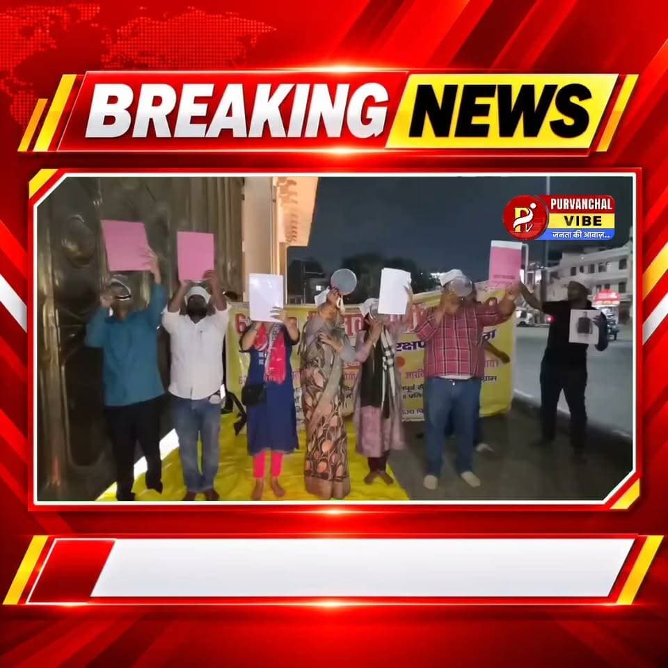 लखनऊ में 68500 शिक्षक भर्ती अभ्यर्थियों का अनोखा करवा चौथ, शिक्षा मंत्री की तस्वीर और ज्ञापन को निहारकर रखा व्रत!
संक्षिप्त खबर:
लखनऊ में 68500 शिक्षक भर्ती के अभ्यर्थियों ने अनोखे अंदाज में करवा चौथ मनाया। अभ्यर्थियों ने शिक्षा मंत्री संदीप सिंह की तस्वीर और अपने ज्ञापन का दीदार कर व्रत रखा। भर्ती प्रक्रिया पूरी होने की उम्मीद लगाए बैठे अभ्यर्थियों का यह अनोखा प्रदर्शन चर्चा का विषय बना हुआ है।
#Lucknow #68500TeacherRecruitment #KarwaChauth #TeacherProtest #SandeepSingh