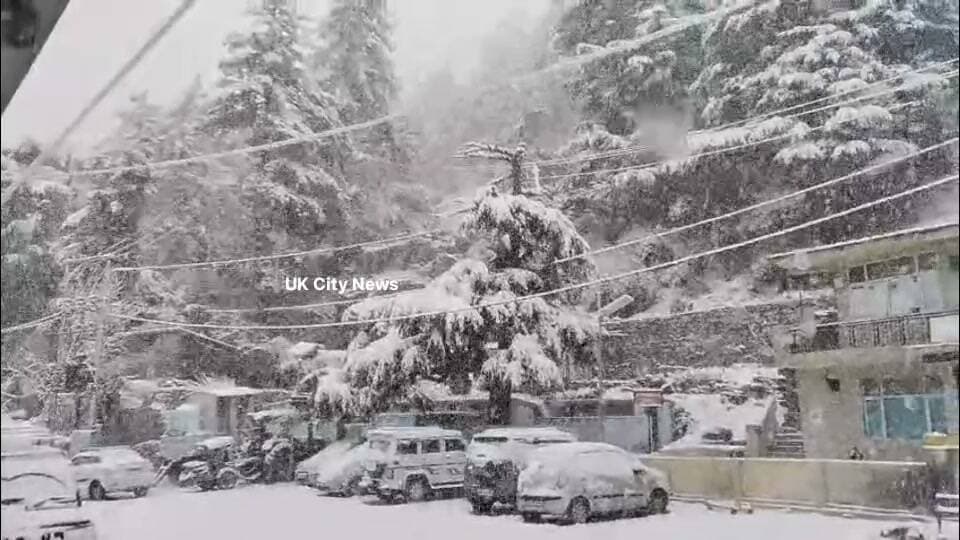 उत्तराखंड में बदला मौसम उत्तरकाशी में बर्फबारी शुरू
जिले की उच्च चोटियों पर हो रही बर्फबारी,
