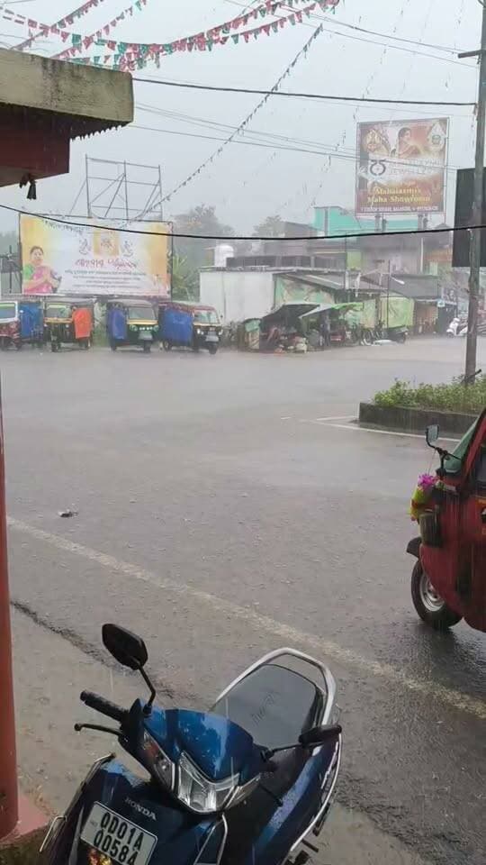 ବାତ୍ୟା ଅର୍ଣ୍ଣବ ପ୍ରଭାବ ରେ ବସ୍ତା ଗାନ୍ଧିଛକ ଠାରେ ଅତି ପ୍ରବଣ ବର୍ଷ ।