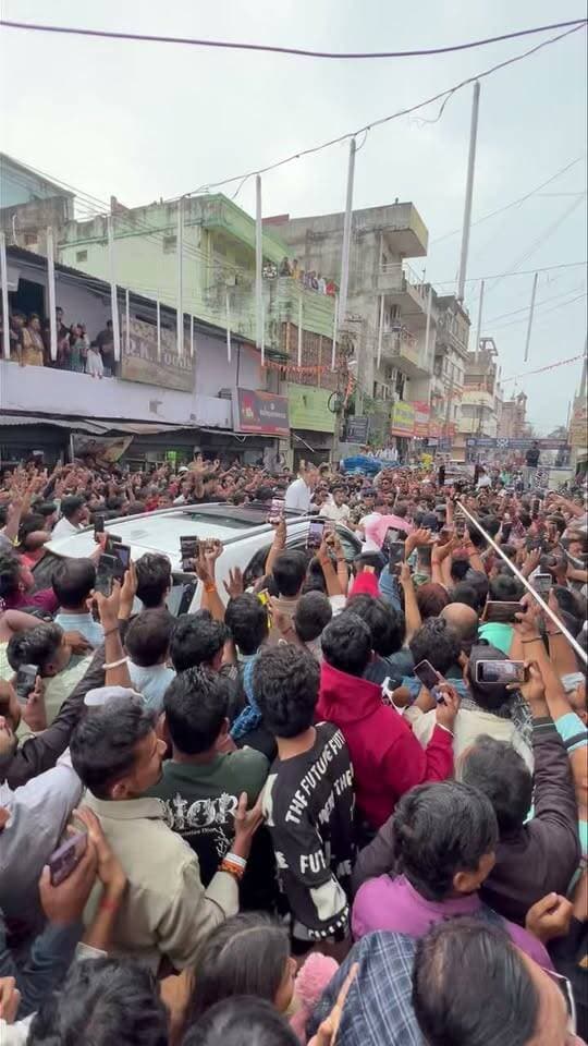 Khali Fever in Hazaribagh!
A special moment for wrestling fans! The Great Khali’s arrival creates excitement in Hazaribagh.
#KhaliFever #GreatKhali #WWEIndia #HazaribaghNews #Trending