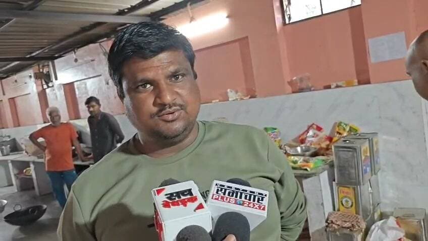 ब्रेकिंग हेडलाइन: दूषित भोजन से बच्चों की तबीयत बिगड़ने का आरोप, कोटा में कार्यक्रम स्थल पर हंगामा!
#KotaNews #KotaUniversity #BreakingNews #Kota #RajasthanNews #MangalSinghHada