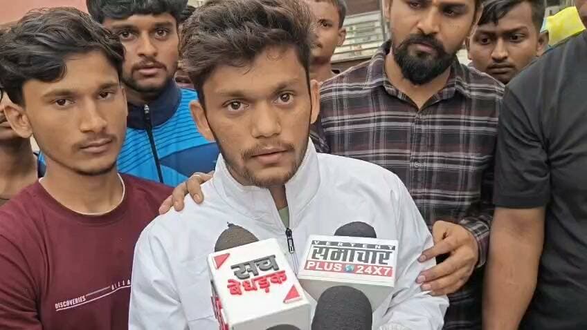ब्रेकिंग हेडलाइन: दूषित भोजन से बच्चों की तबीयत बिगड़ने का आरोप, कोटा में कार्यक्रम स्थल पर हंगामा!
#KotaNews #KotaUniversity #BreakingNews #Kota #RajasthanNews #MangalSinghHada