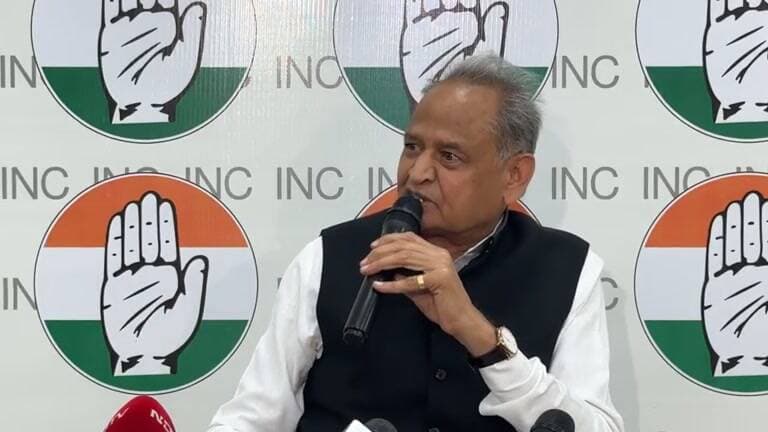 ✋Ashok Gehlot 49 सिविल लाइंस आवास पर विशेष प्रेस वार्ता।
Indian National Congress
Indian National Congress - Rajasthan
Manish Makkasar Abhimanyu Poonia Surendra Dadri Kuldeep Indora Krishan Nehra Sanjeev Kumar Soni ✋
