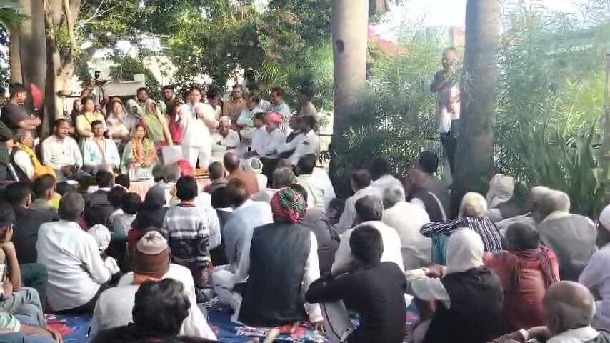 बारां भाजपा का घटता जनाधार,,, बारां कांग्रेस का बढ़ता कुनबा,,,
भाजपा छोड़ कांग्रेस में शामिल हुए दर्जनों लोग, अन्ता विधायक प्रमोद जैन भाया व उर्मिला जैन भाया का कांग्रेस प्रत्याशीयों के प्रचार के दौरान कई भाजपाई भाजपा छोड़ कांग्रेस में हो रहे हैं शामिल।।
#प्रमोदजैनभाया #उर्मिलाजैनभाया #बारांभाजपा #बारांकांग्रेस #भाजपा #कांग्रेस #जिलापरिषदचुनाव #पंचायतराजचुनाव
