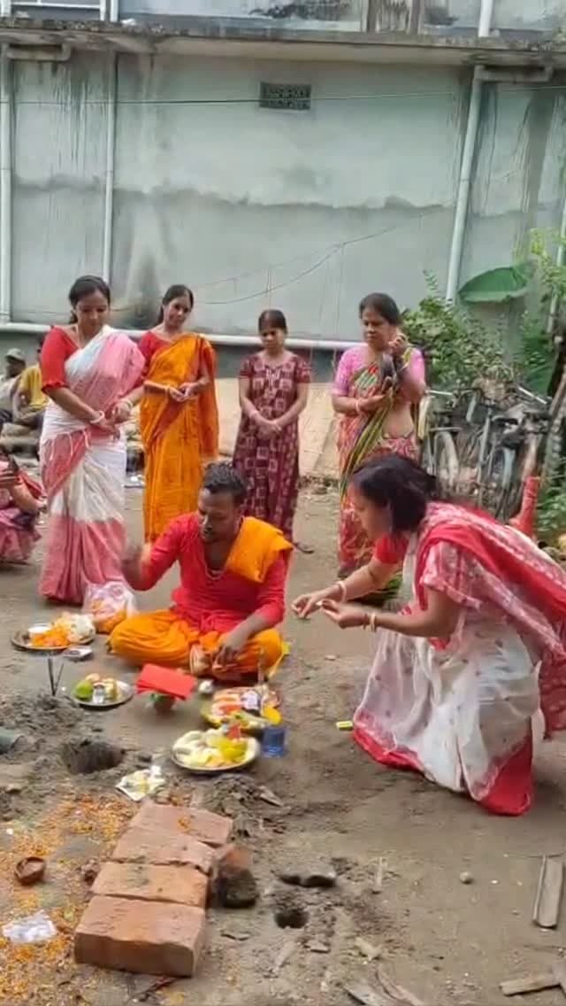 The festive spirit is in the air! 🙏✨ Nabajyoti Club, Shastri Road Kali Puja Committee, marks the beginning of its Kali Puja celebrations with the auspicious Khuti Puja ceremony. 🪔❤