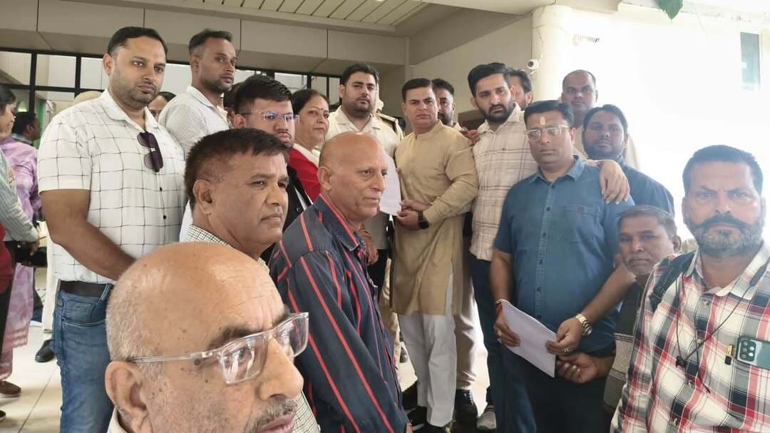 🚨 यमुनानगर की जनता की बुलंद आवाज़! अब सड़क हादसों पर लगाम लगानी होगी! 🚨
आज हमने समस्त यमुनानगरवासियों की ओर से उपायुक्त महोदय को सामूहिक जनहित ज्ञापन सौंपकर जनता की सुरक्षा की आवाज़ बुलंद की।
#StopOverloading #TrafficSafety #जनता_की_एकता #Haryana #Yamunanagar #PublicSafety #RoadAccidentPrevention #जवाबदेह_प्रशासन #हर_जान_अनमोल #India