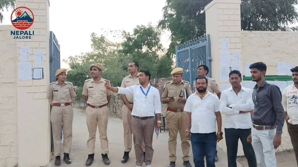 महज 2 मिनट पहले भागकर पहुचीं वोटिंग करने महिलाएं, 6 बजते ही रिटर्निंग ऑफिसर ने बंद कराए गेट : जालोर के बिशनगढ़ ग्राम पंचायत में मतदान अवधि खत्म होने से महज 2 मिनट पहले महिलाएं भागकर वोटिंग करने पहुंचीं। यहां कुल 3442 में से 2282 वोट पड़े हैं। 6 बजते ही रिटर्निंग ऑफिसर ने गेट बंद कराए। इसके बाद काउंटिंग शुरू की जाएगी।