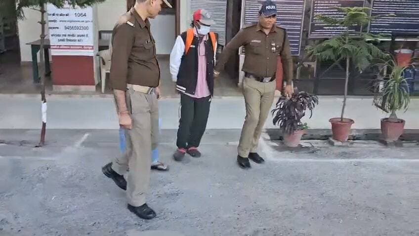 कोटद्वार पुलिस की कार्रवाई, अलग-अलग मामलों में दो वारंटी अभियुक्त को किया गिरफ्तार।