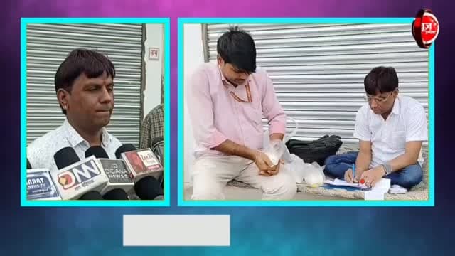 त्योहारी सीजन में मिलावटखोरी के खिलाफ खाद्य सुरक्षा विभाग ने बड़ी कार्रवाई की है। एक घर में संचालित पनीर निर्माण इकाई पर छापेमारी कर 128 किलो पनीर और 10 किलो रिफाइंड तेल जब्त किया गया है। विभाग ने पनीर और तेल के नमूने जांच के लिए प्रयोगशाला भेजे हैं, वहीं पनीर रखने वाले फ्रीजर को सील कर दिया गया है।
दरअसल, खाद्य सुरक्षा विभाग को एक आवासीय मकान में पनीर निर्माण की शिकायत मिली थी। सूचना पर टीम ने मौके पर पहुंचकर कार्रवाई की। इस दौरान 128 किलो पनीर और 10 किलो रिफाइंड तेल बरामद किया गया। विभाग ने सामग्री के सैंपल लेकर जांच के लिए भेजे हैं। अब प्रयोगशाला की रिपोर्ट आने के बाद आगे की वैधानिक कार्रवाई की जाएगी।
गिरीश राजौरिया / खाद्य सुरक्षा विभाग ने मीडिया को ये जानकारी दी।
#gwaliornews #newsimpact #crimenews