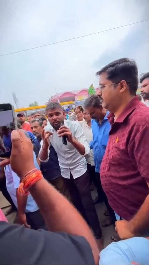 गरोठ में खड़ावदा रोड पर अतिक्रमण विरोधी मुहिम दूसरे दिन भी चली नगर परिषद अध्यक्ष राजेश सेठिया के प्रति देखने को मिला आक्रोश