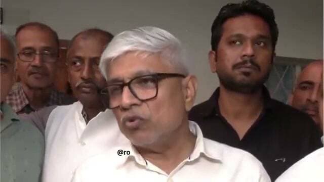 अखिलेश यादव ने स्वामी प्रसाद मौर्य की गठबंधन में NO Entry का ऐलान किया…
अब कांग्रेस के प्रभारी राजेंद्र पाल गौतम खुलकर अखिलेश के फ़ैसले के खिलाफ बोल रहे हैं…!
#nonfollowers #facebookviral #viralvideoシ