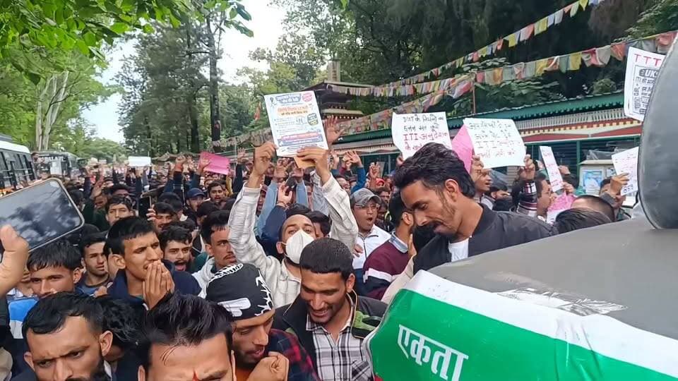 उत्तराखंड बेरोजगार संघ एक बार फिर सड़कों पर, किया सचिवालय कूच