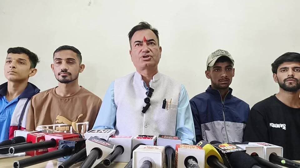 Live नाहन:भाजपा मीडिया सह प्रभारी विक्रम वर्मा ने पुलिस भर्ती में संस्कृत विद्यार्थियों के साथ हो रहे अन्याय पर सरकार को घेरा..