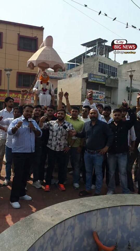 सरदार पटेल की जयंती पर हिसार के युवा ने की बड़ी घोषणा
.
.
.
#hisar #citybignews #sardarpatel #pateljayanti #31stoctober