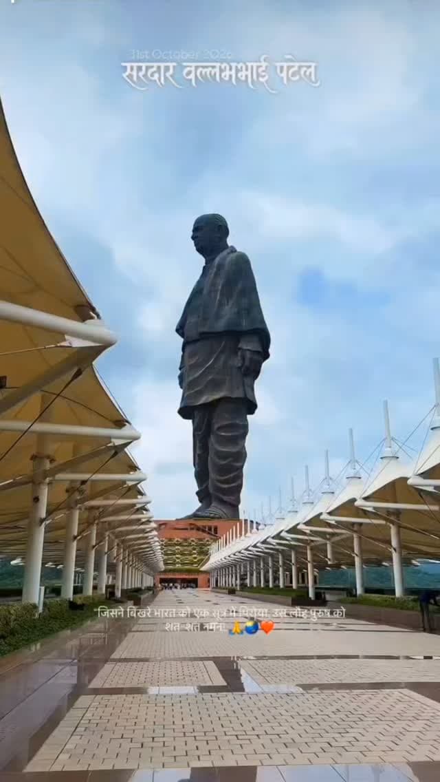 राष्ट्रीय एकता दिवस की हार्दिक शुभकामनाएं!
31 अक्टूबर को भारत के 'लौह पुरुष' सरदार वल्लभभाई पटेल की जयंती के पावन अवसर पर, अग्निशमन एवं आपात सेवा, उत्तराखंड की ओर से समस्त देशवासियों एवं प्रदेशवासियों को राष्ट्रीय एकता दिवस की अनंत शुभकामनाएं।
सरदार पटेल ने अखंड भारत के निर्माण के लिए जो अदम्य साहस, दूरदर्शिता और अटूट समर्पण दिखाया, वह हम सभी के लिए एक मार्गदर्शक प्रकाशपुंज है। उनके यही आदर्श—समर्पण, त्वरित निर्णय और राष्ट्र सेवा—अग्निशमन एवं आपात सेवा के हर एक जवान और अधिकारी का मूल आधार हैं।
"एक भारत, श्रेष्ठ भारत"
"आपकी सुरक्षा, हमारा संकल्प"
#NationalUnityDay #RashtriyaEktaDiwas #SardarVallabhbhaiPatel #UttarakhandFireService #UttarakhandPolice