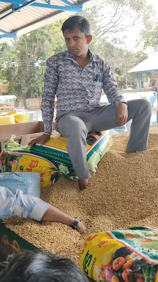 आज धामनोद मंडी में सोयाबीन क्वालिटी अनुसार 6505 से लेकर 7065 तक बिका...
31 अक्टूबर 2026
Dhamnod Mandi Bhav
.
.
.
.
.
.
.
.
.
.
.
.
.
.
.
#dhamnodmandibhav #soyabinmandibhav #soyabinkabhav #mandinews #mandirates
