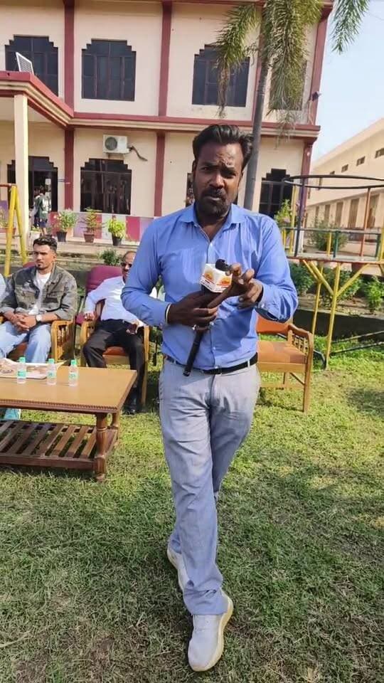 एशियन गेम्स के स्वर्ण पदक विजेता अर्जुन देशवाल पहुंचे शिवडेल स्कूल, विद्यार्थियों को दिए सफलता के मंत्र, हरिद्वार स्तम्भ से हुई खास बातचीत, क्या बोले : देखें वीडियो
Haridwar Stambh Vasudev
#ArjunDeshwal #KabaddiStar #AsianGamesGoldMedalist #IndianKabaddi #ProKabaddiLeague #JaipurPinkPanthers #Shivdaleschool #ShivdaleSchoolHaridwar #Jagjeetpur #HaridwarNews #HaridwarUpdates #SportsInspiration #YoungChampions #SportsMotivation #UttarakhandNews #HaridwarStambh #VasudevRajput
#अर्जुनदेशवाल #कबड्डीस्टार #गोल्डमेडलिस्ट #शिवडेलस्कूल #हरिद्वार #खेलप्रतिभा #युवाओंकीप्रेरणा #हरिद्वारस्तम्भ