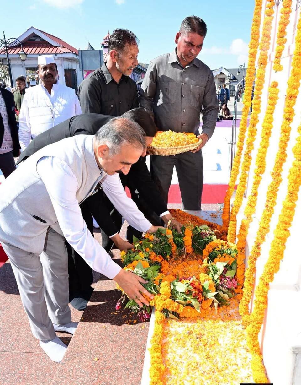 पूर्व प्रधानमंत्री इंदिरा गांधी के शहादत दिवस पर मुख्यमंत्री ठाकुर सुखविन्द्र सिंह सुक्खू ने पुष्पांजलि अर्पित कर उन्हें नमन किया।